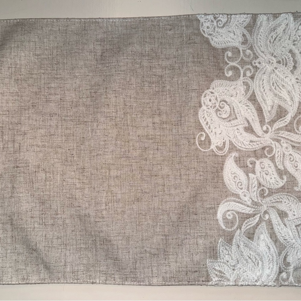 Elegant Beige and White Table Runner
